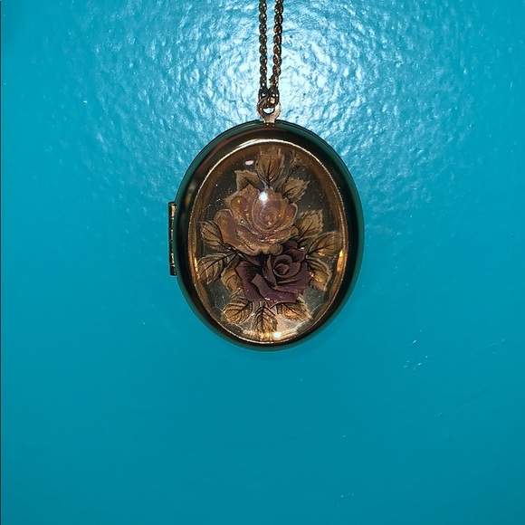 Jewelry - Vintage Floral Locket Necklace